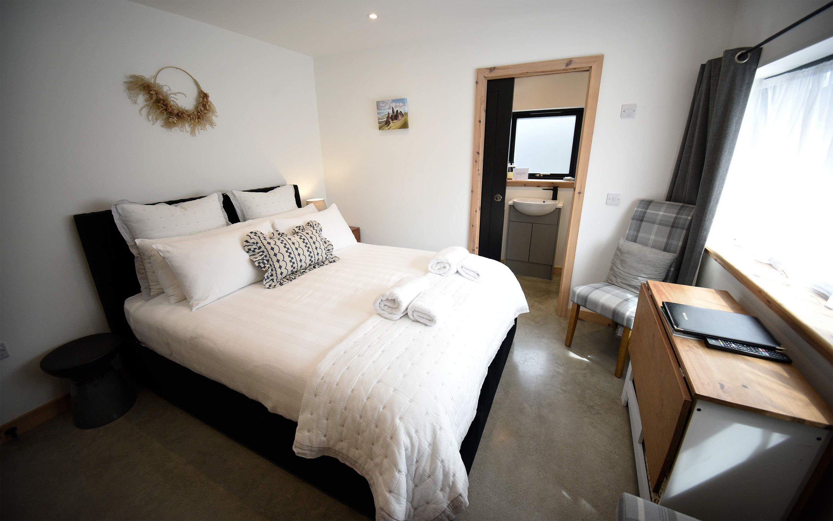 Taransay House Luxury Bed and Breakfast in Portree offers stunning sea views and private balconies