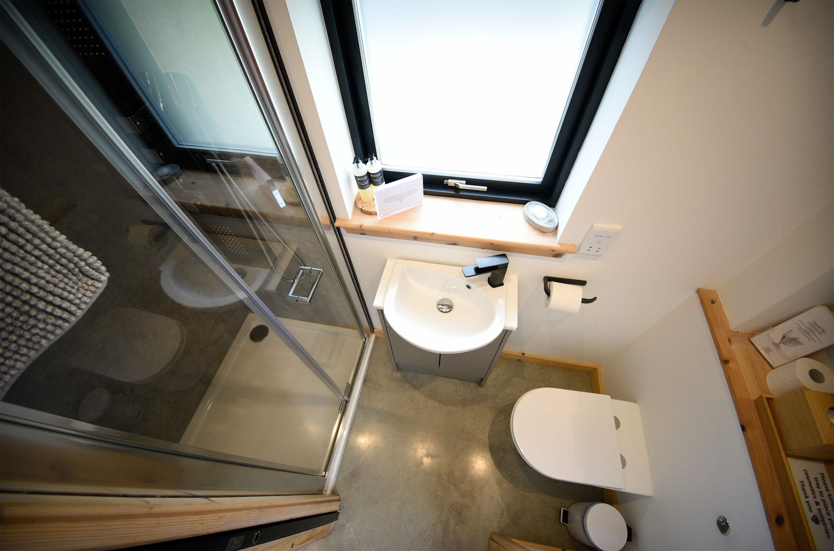 Taransay House Luxury Guest House Accommodation contains large spacious En Suite Bathrooms 