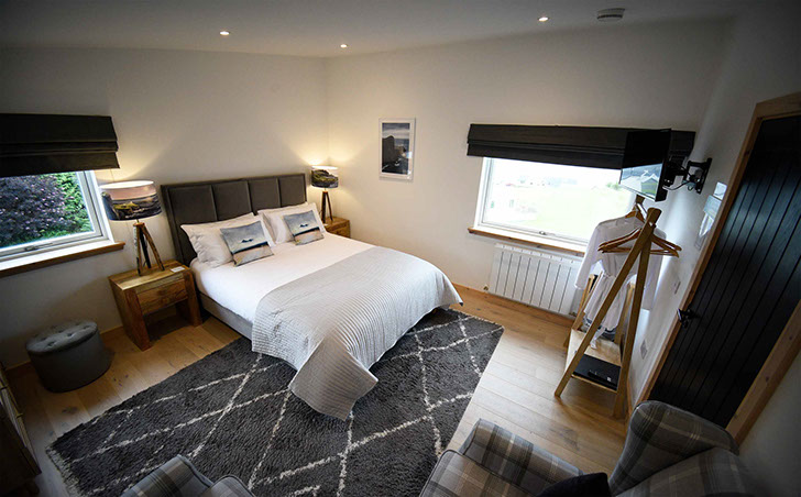 Taigh Scalpaigh luxury bed and breakfast accommodation near Portree with king size double rooms