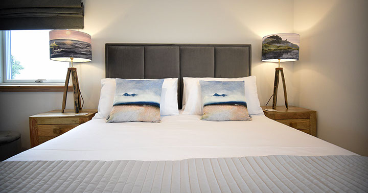 Taigh Scalpaigh Luskentyre luxury bed and breakfast accommodation with sea views of Portree