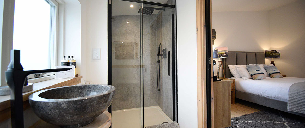 Taigh Scalpaigh Luskentyre room contains an en suite shower room at our luxury bed and breakfast accommodation