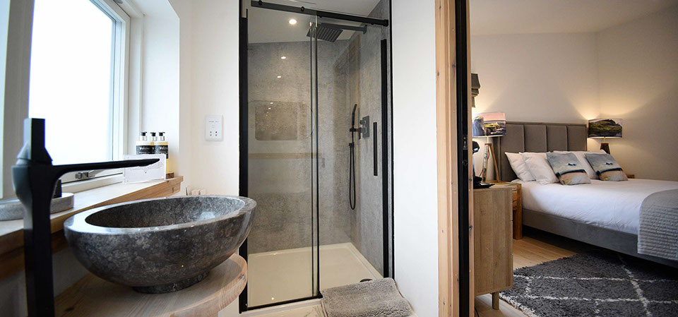 Taigh Scalpaigh Luskentyre room contains an en suite shower room at our luxury bed and breakfast accommodation