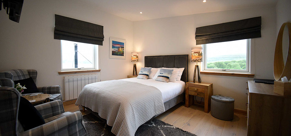Taigh Scalpaigh Seilebost room with King size Double bed with sea views of Portree Bay