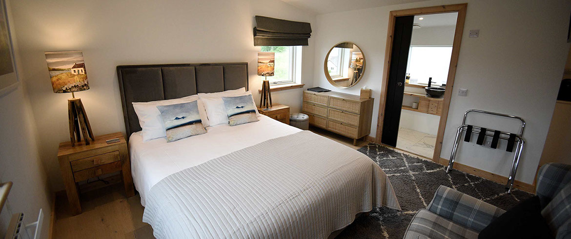 Taigh Scalpaigh bed and breakfast accommodation contains a king size bed with en suite shower room near Portree