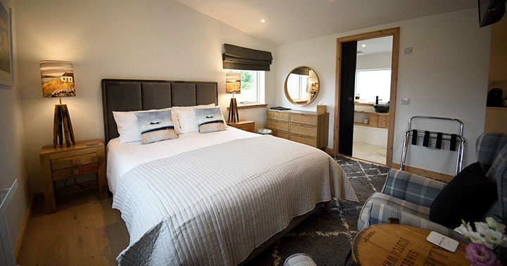 Taigh Scalpaigh contains King size double rooms with en suite shower rooms luxury accommodation