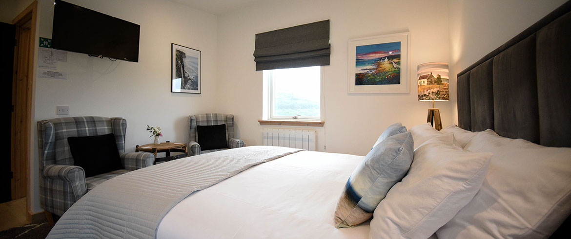 Our luxury bed and breakfast accommodation near Portree contains comfortable King size Double beds
