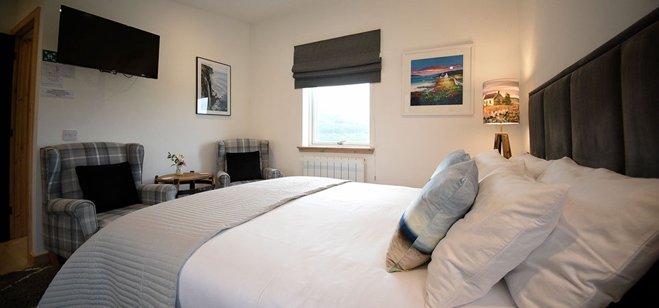 Our luxury bed and breakfast accommodation near Portree contains comfortable King size Double beds