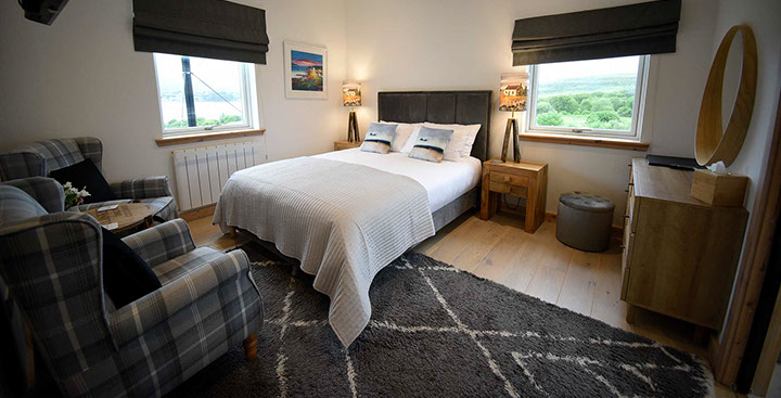 Taigh Scalpaigh is a bed and breakfast accommodation with king size double beds and sea views near Portree